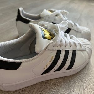 ADIDAS SUPERSTAR BOYS size 6